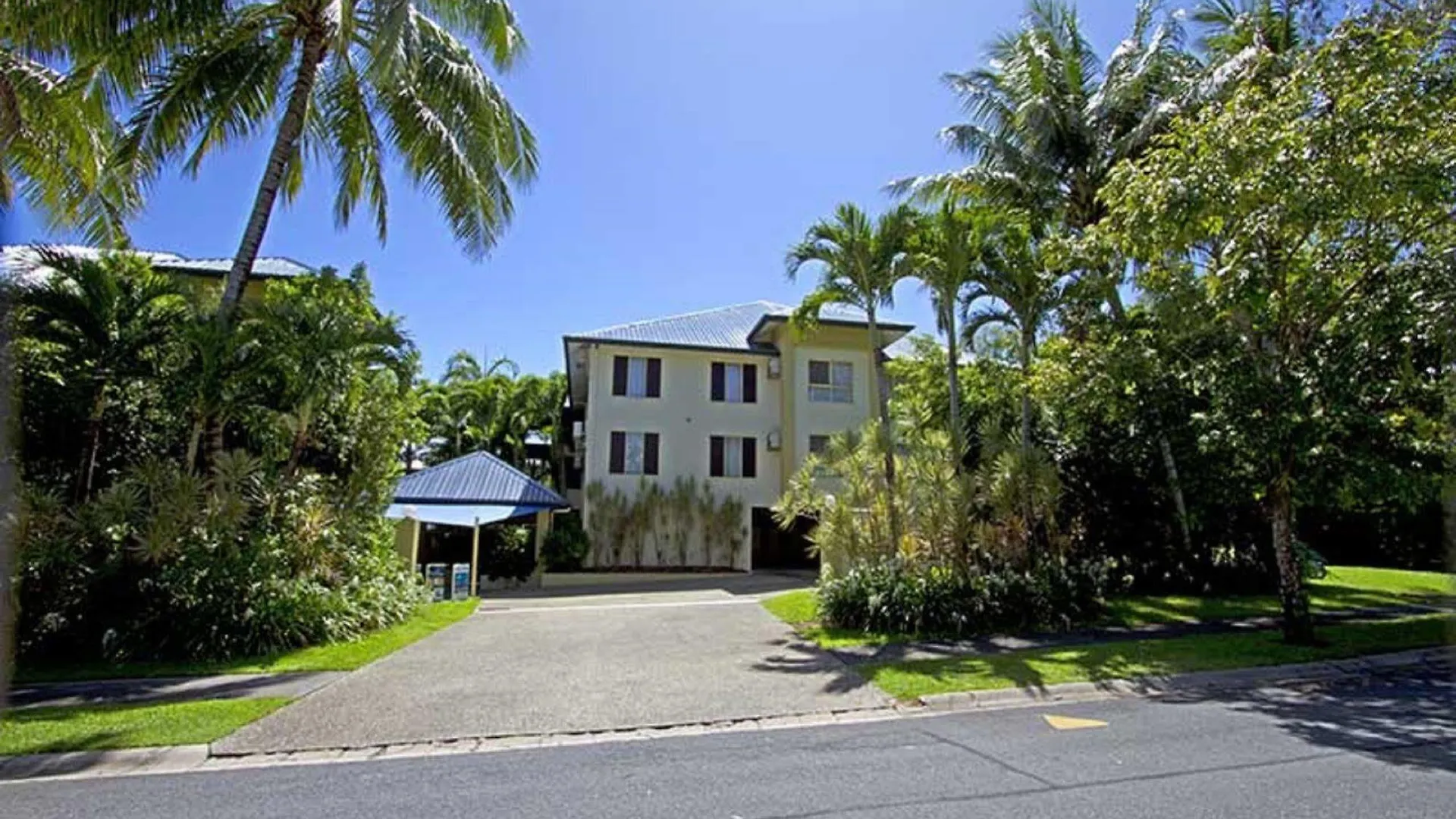 **** Rezort Central Plaza Port Douglas Austrálie